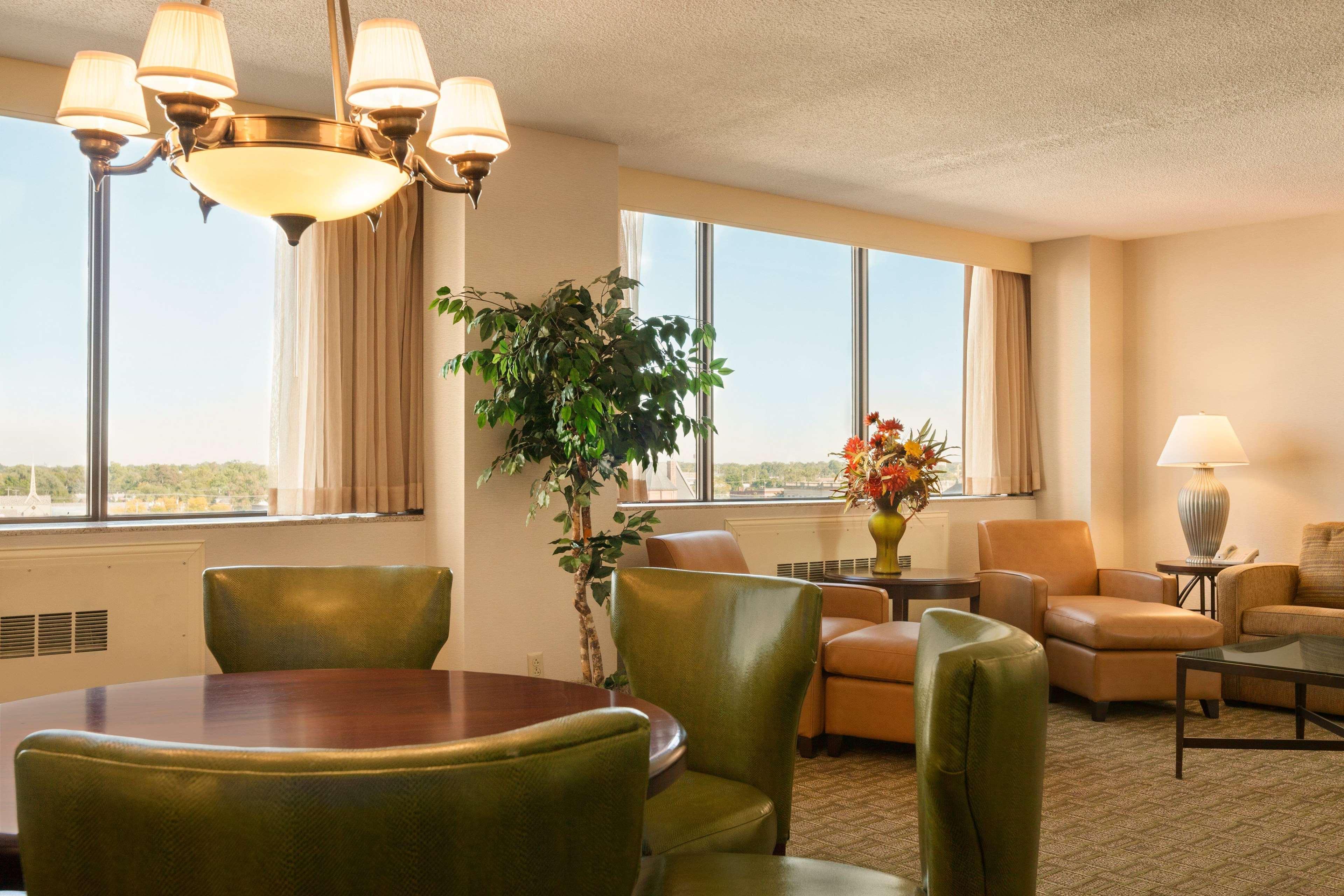 Hilton Fort Wayne At The Grand Wayne Convention Center (Adults Only) Exterior photo