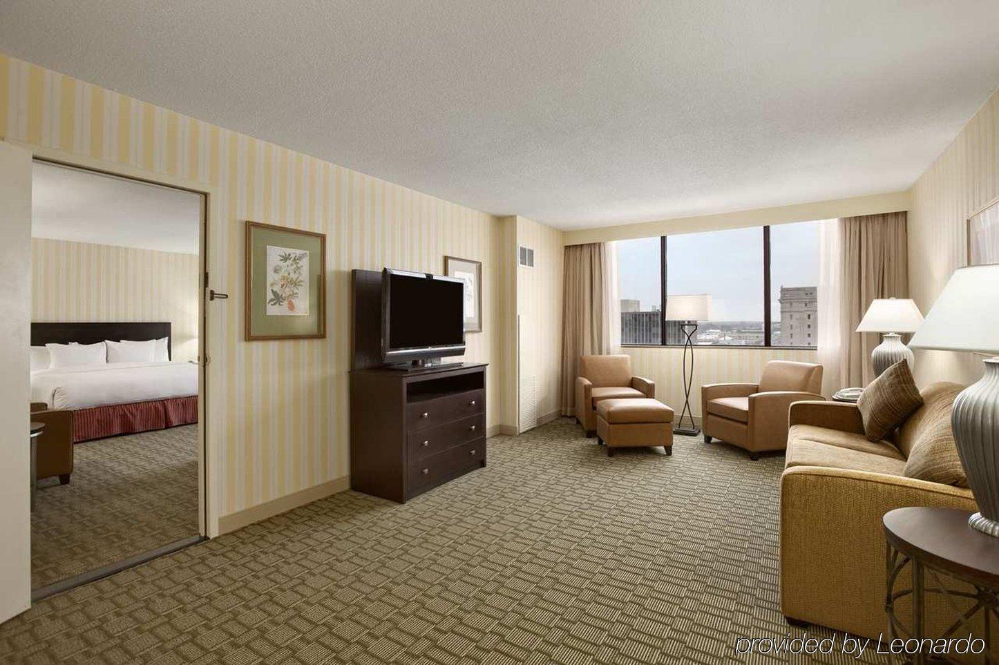Hilton Fort Wayne At The Grand Wayne Convention Center (Adults Only) Room photo